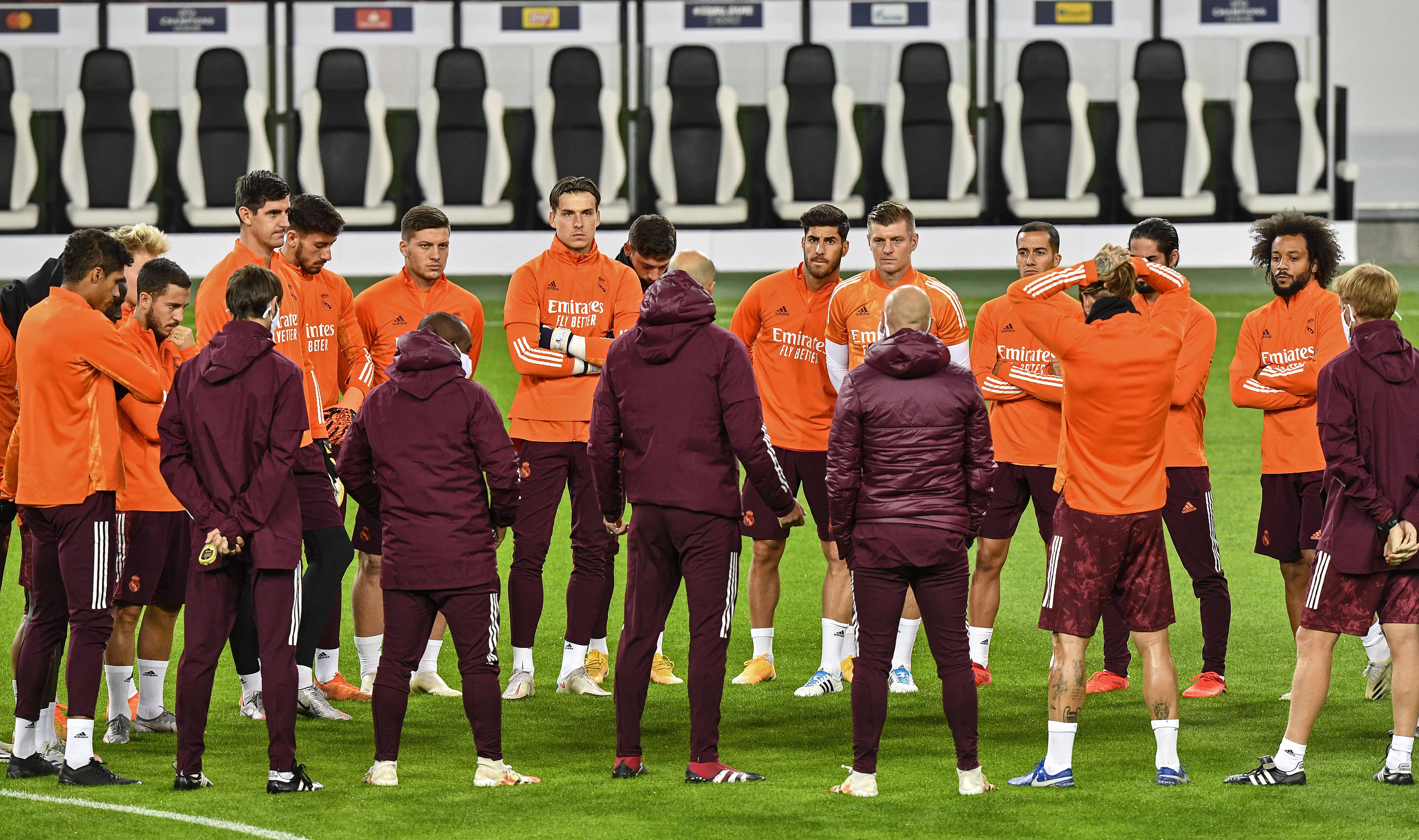 奥兰多魔术发布备战花絮；清晨主帅复盘；欧冠任务艰巨；临场指挥获称赞的简单介绍-爱游戏app官网