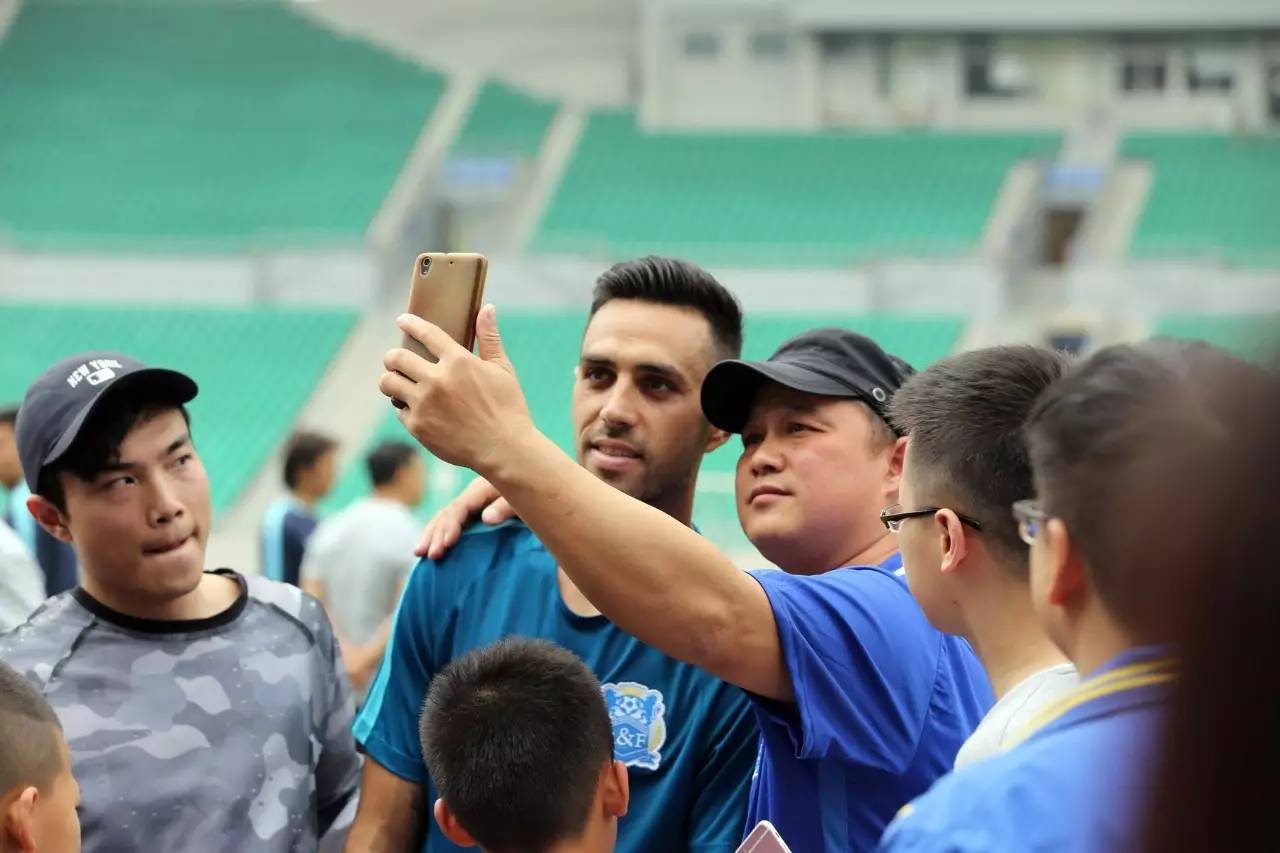 辽宁本钢训练开放日,集结日更衣室发声引欢呼,中超在即,高层口径保持一致的简单介绍 辽宁本钢训练开放日,集结日更衣室发声引欢呼,中超在即,高层口径保持一致的简单介绍