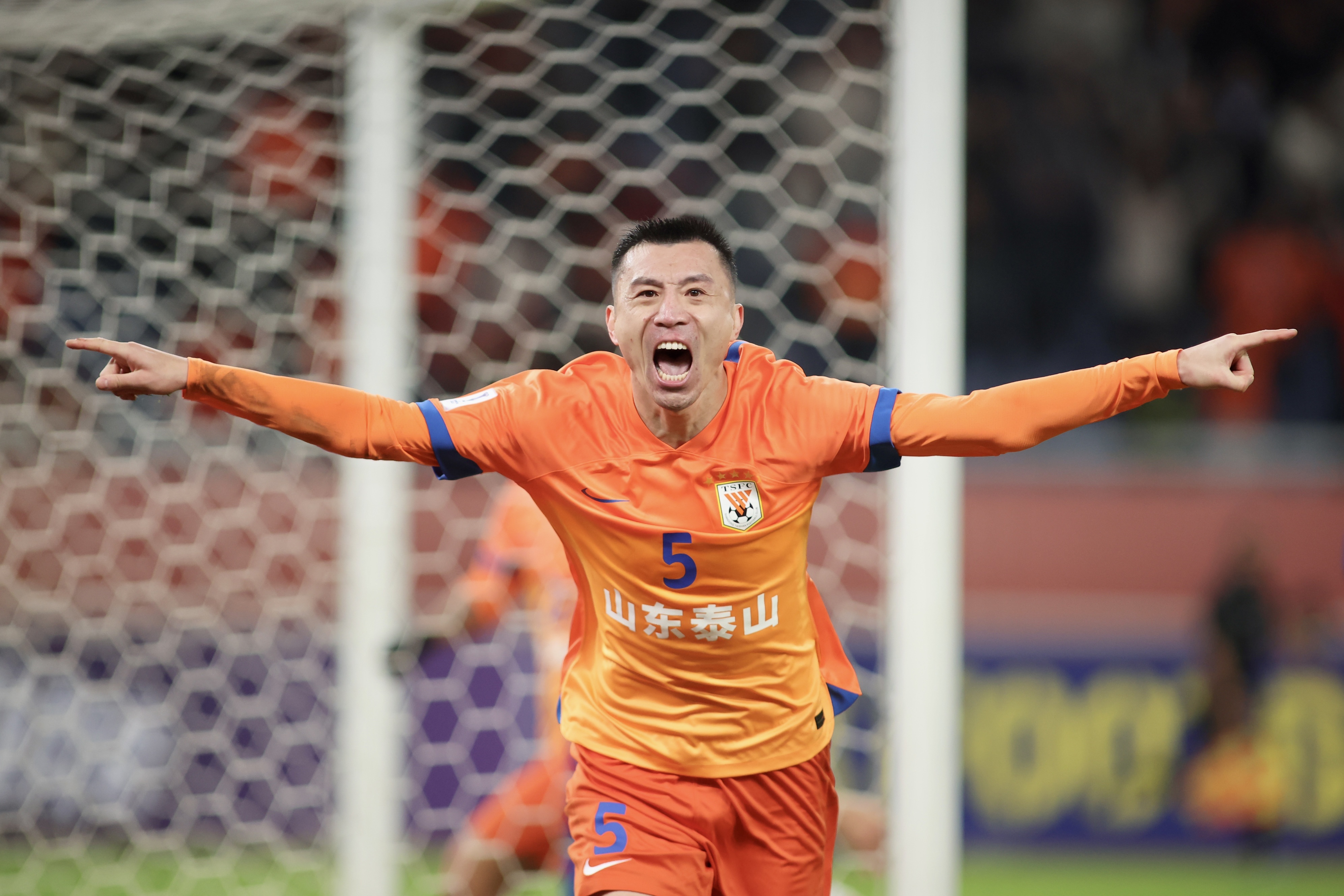 今晚亚冠传出新动向,山东泰山刷新队史纪录,管理层表态:赛场秩序良好,身体对抗强度拉满的简单介绍 今晚亚冠传出新动向,山东泰山刷新队史纪录,管理层表态:赛场秩序良好,身体对抗强度拉满的简单介绍